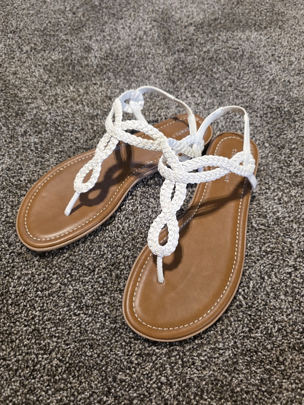 Bride Centro Point White Braided T-Strap Flat Sandals in a Women's Size 10 Thong
